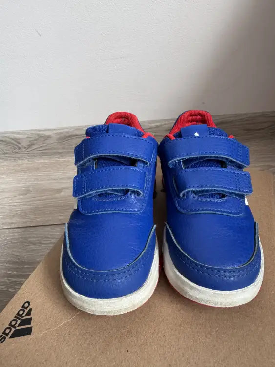 Кроссовки adidas