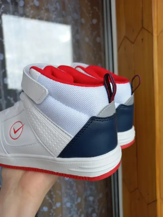 Новые ботинки, высокие кеды