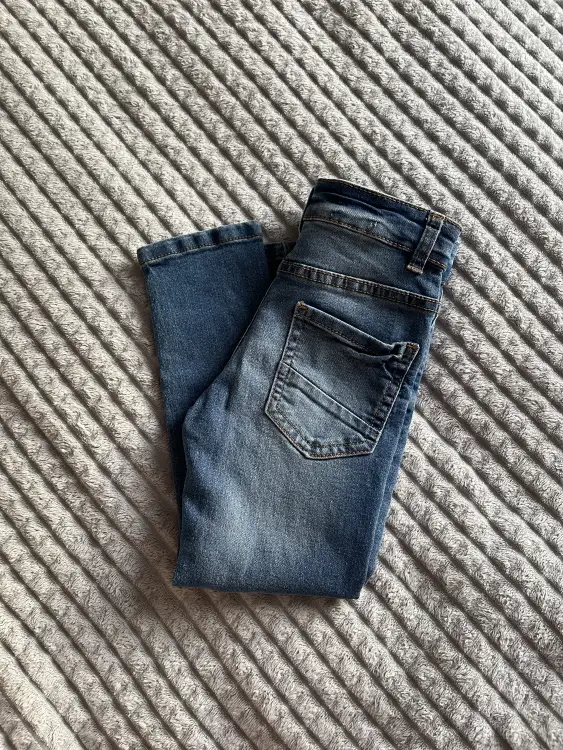 Джинсы новые на 3-4 года