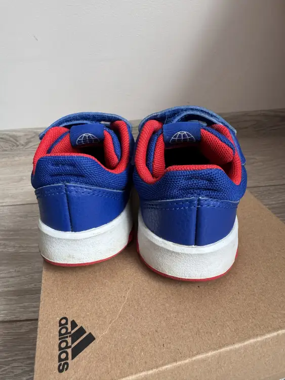 Кроссовки adidas