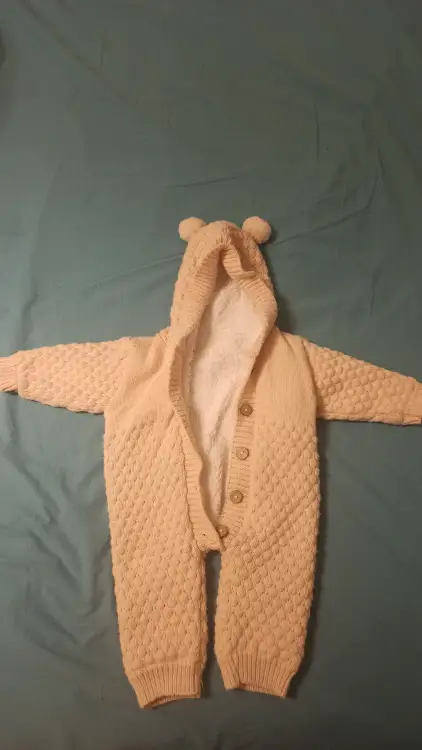 Вязанный комбинезон для новорожденных