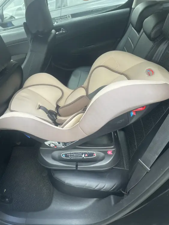 Детское автокресло. Спинка раскладывается в три положения. Состояние идеальное.