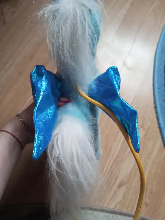 Пегас пони на поводке с пультом