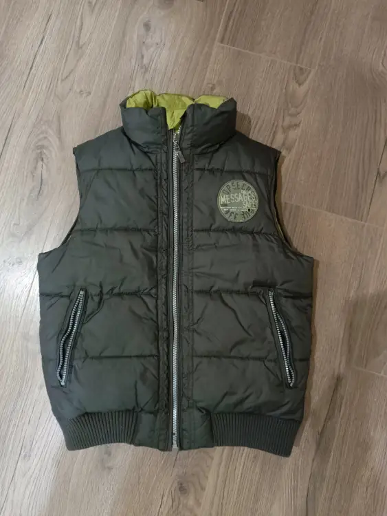 Жилетка двусторонняя на мальчика 5-7 лет