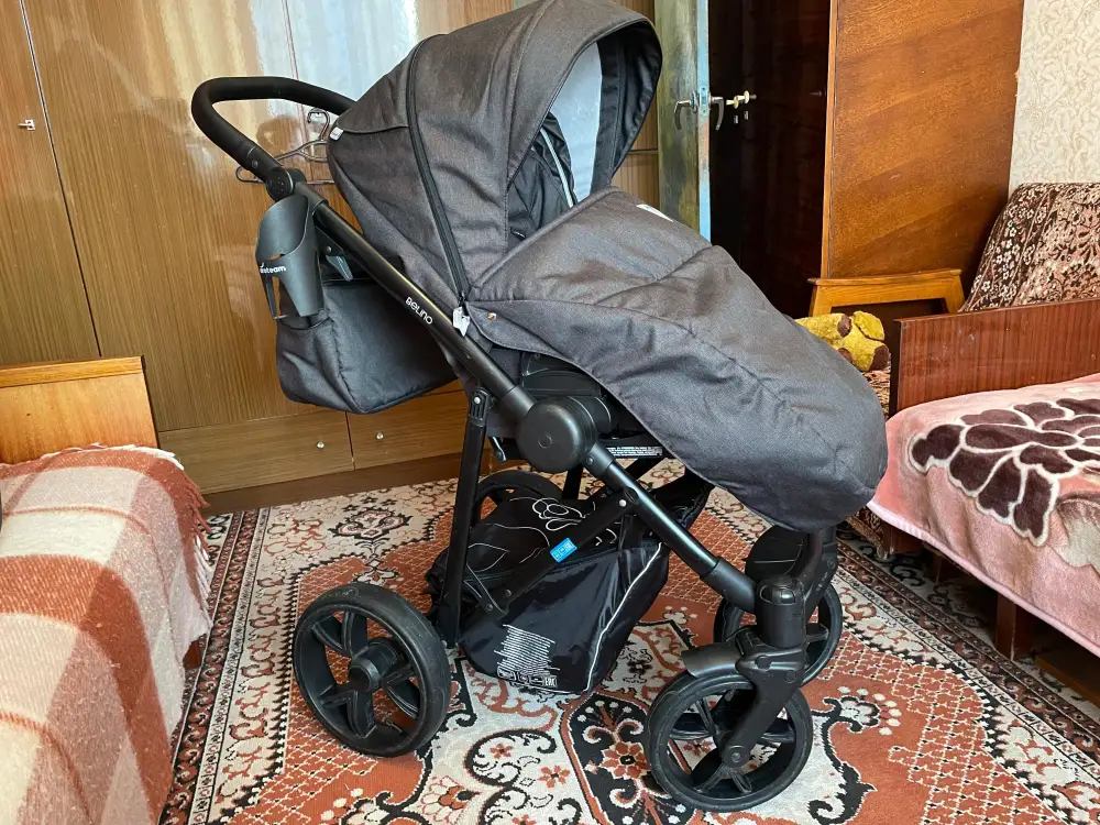 Коляска 2 в 1 в отличном состоянии