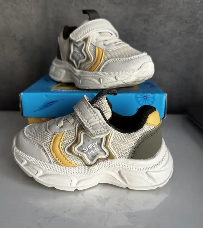 Кроссовки детские 23 р