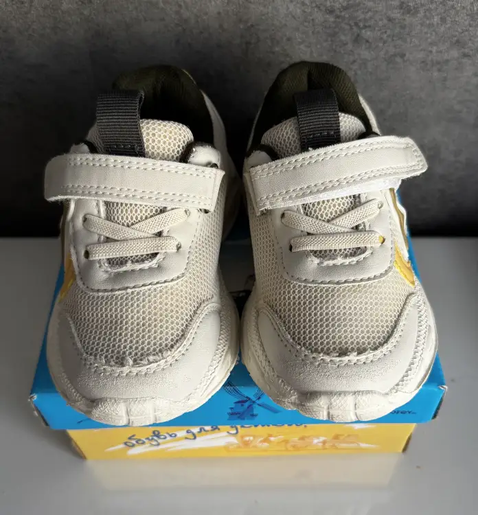 Кроссовки детские 23 р