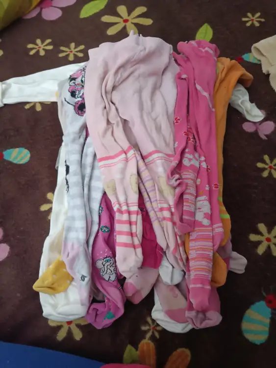 Лот одежды 0+. Все даром. Много колгот, вещи в нормальном состоянии.