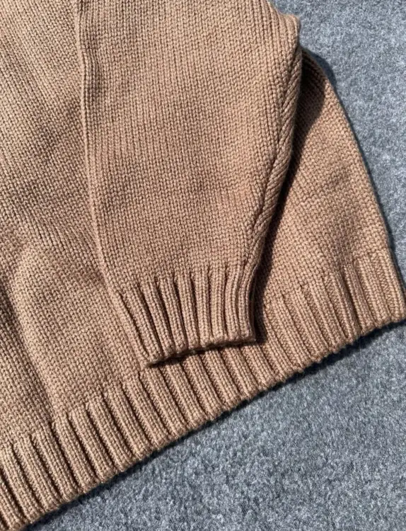 Новый свитер на 5-6 лет (120 см)