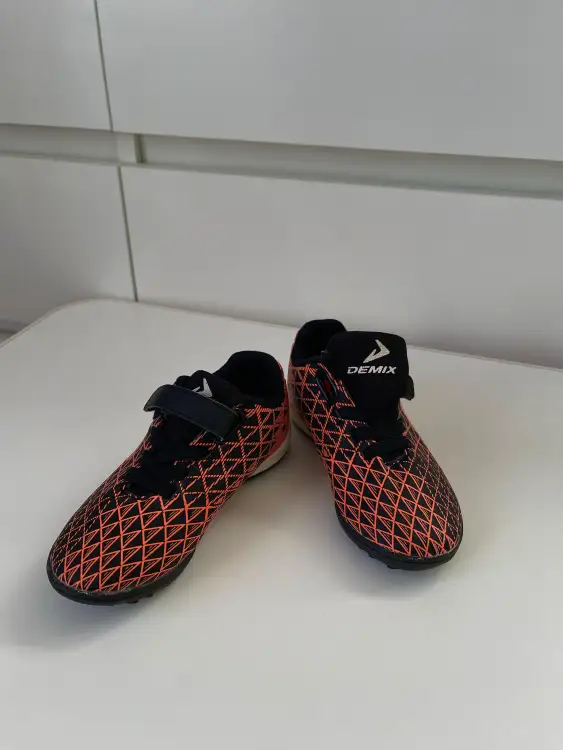 Бутсы футбольные DEMIX 26 размера (16-16.5 см)