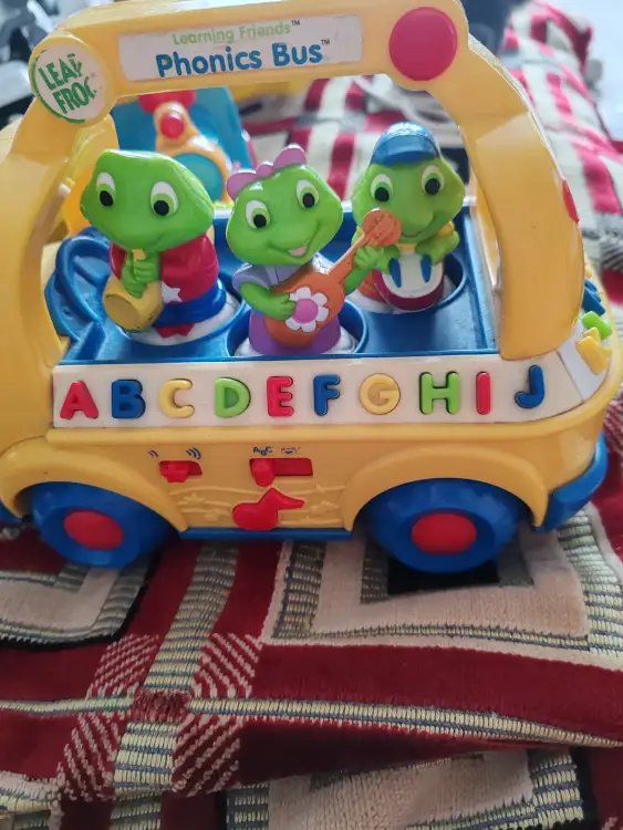 Машинка развивающиая