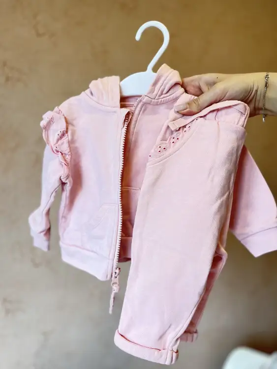 Костюм на весну 6-9 мес Mothercare