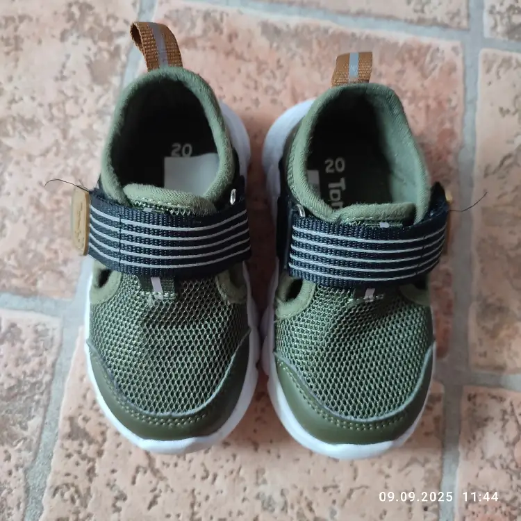 Кроссовки детские