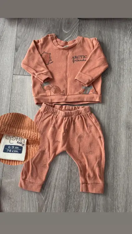 Костюмчик (+кофточка) на  рост 68- 74
