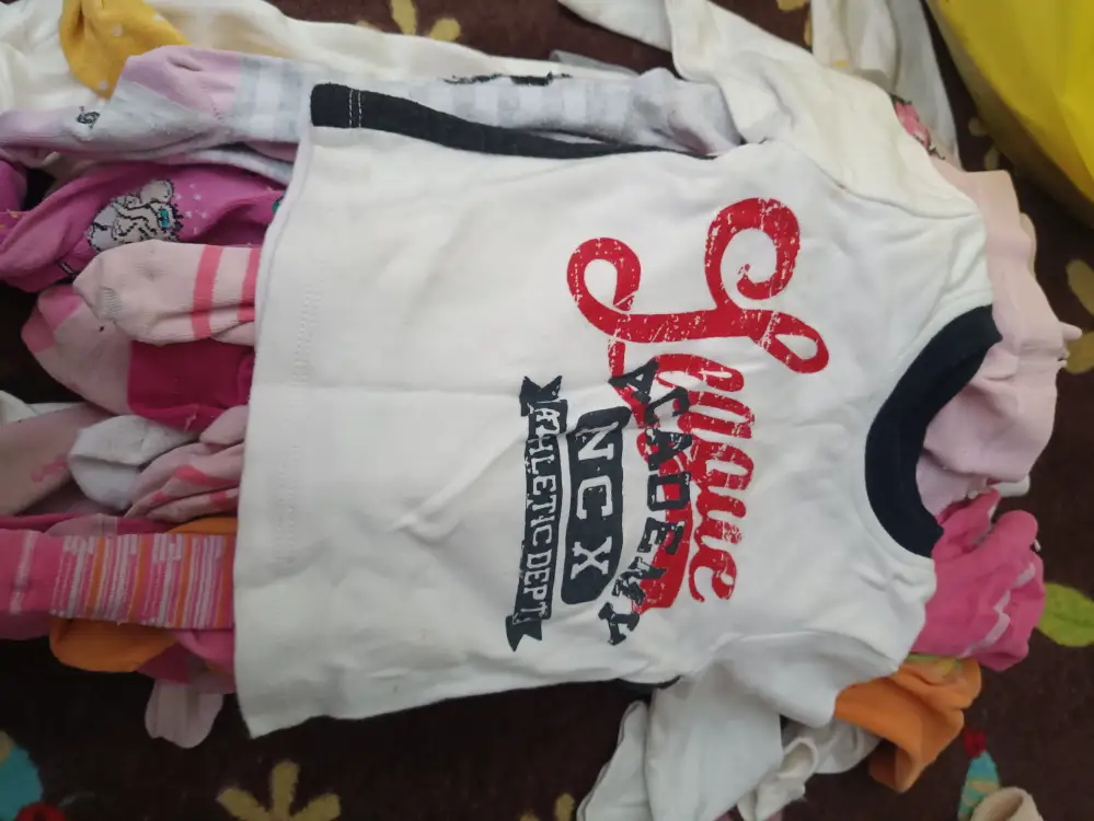 Лот одежды 0+. Все даром. Много колгот, вещи в нормальном состоянии.