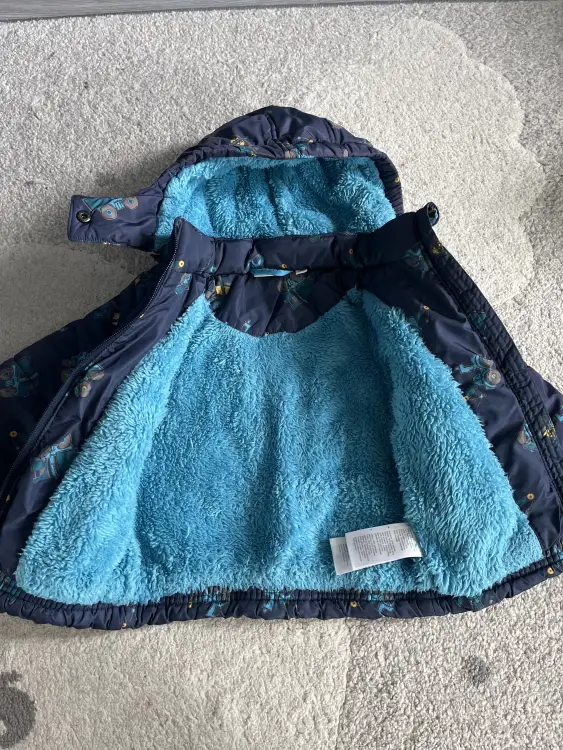 Куртка. Тепленькая. На мальчишку супер!