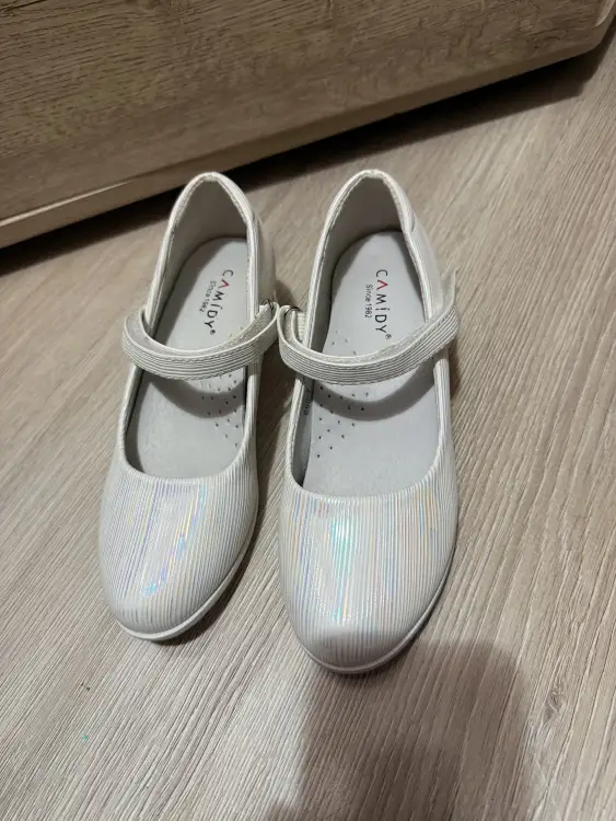 Туфли для девочки праздничные