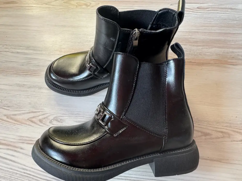 Сапоги для девочки новые