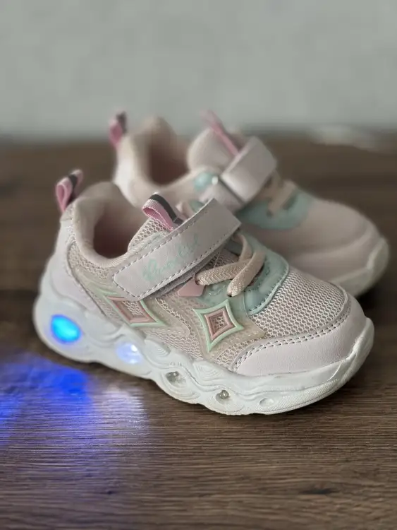 Детские кроссовки 22 размер