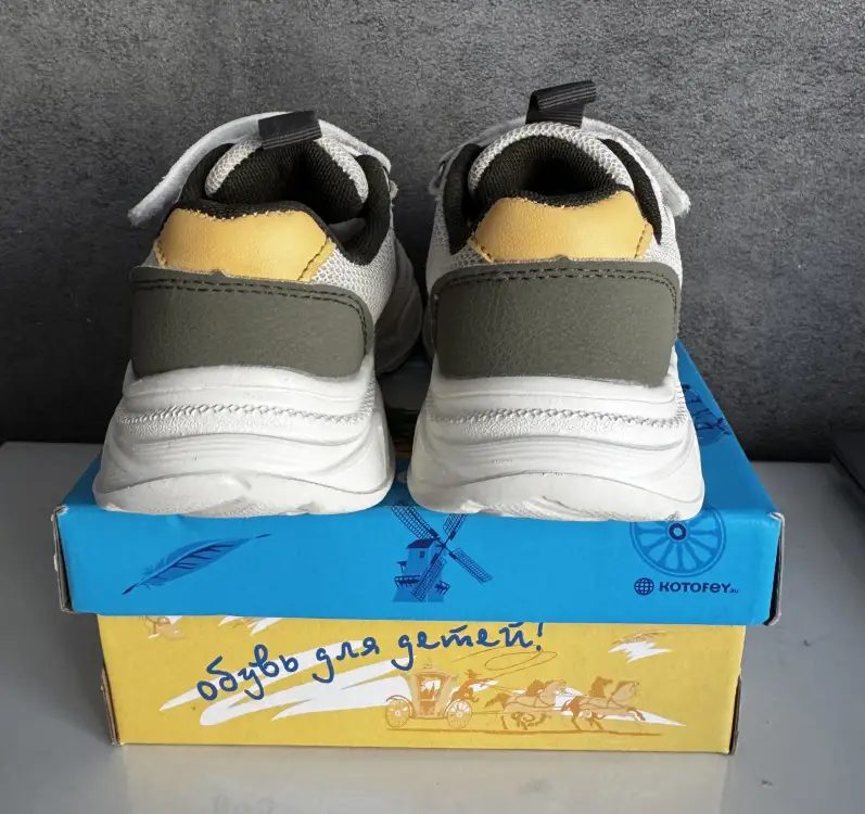 Кроссовки детские 23 р