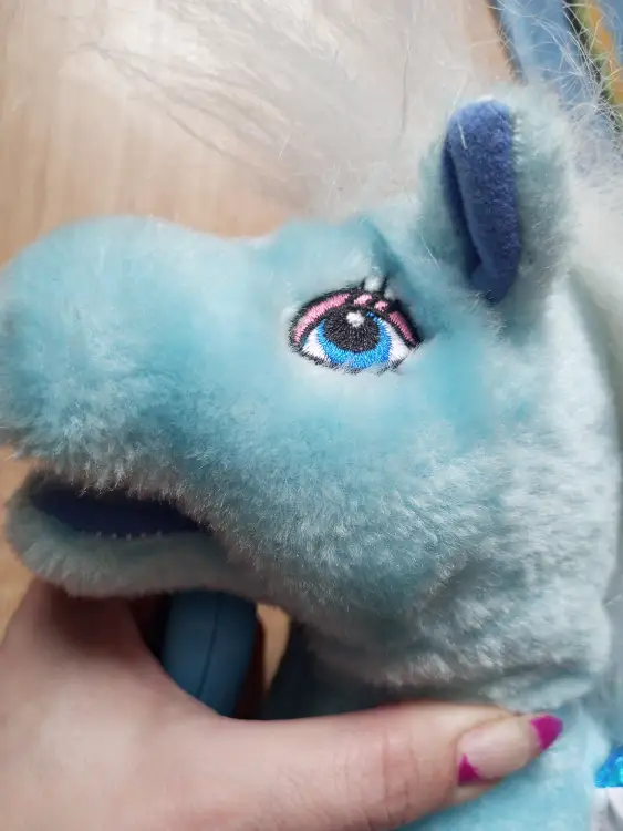 Пегас пони на поводке с пультом