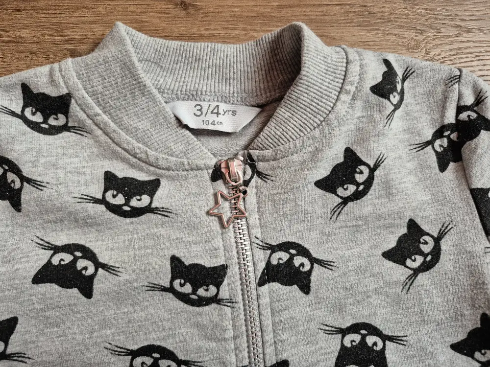 Спортивный костюм для девочки на рост 104