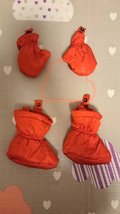 Зимний комбинезон на 6-9 месяцев