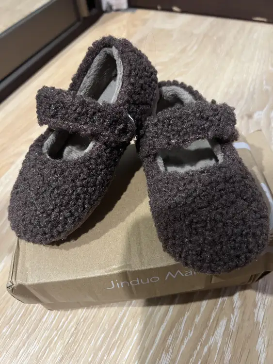 Тапочки на липучке(новые)