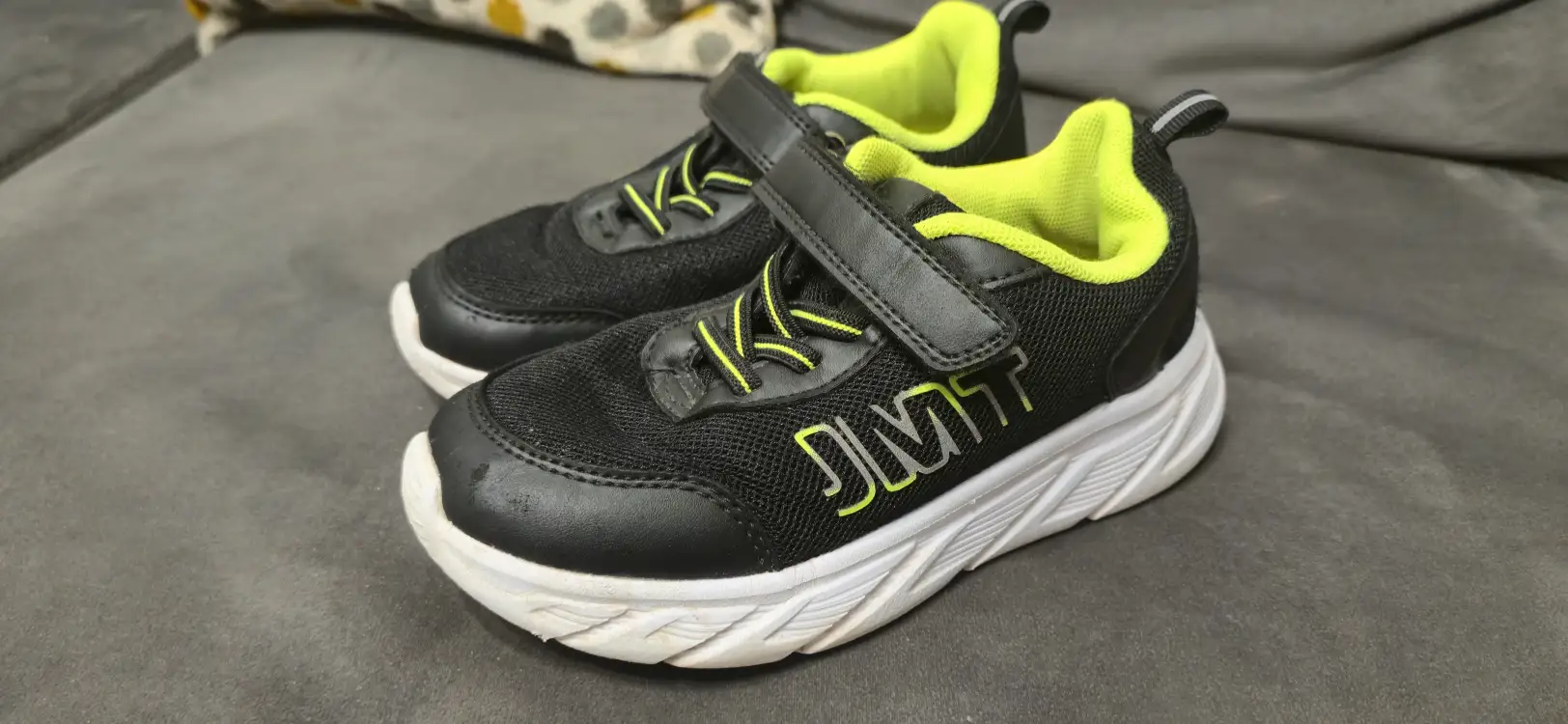 Кроссовки 28 р