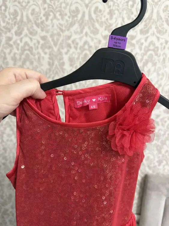 Нарядное платье 3-4 года