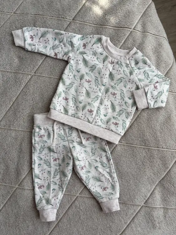 Костюмчик (теплый и комфортный)