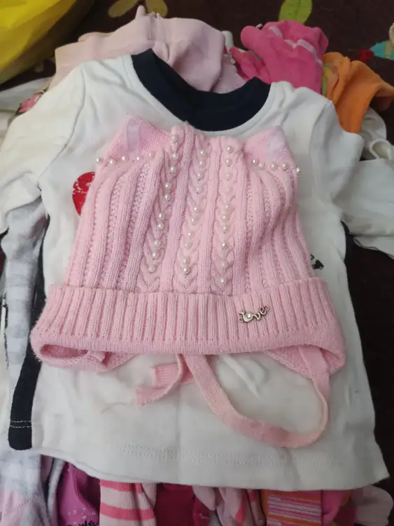 Лот одежды 0+. Все даром. Много колгот, вещи в нормальном состоянии.