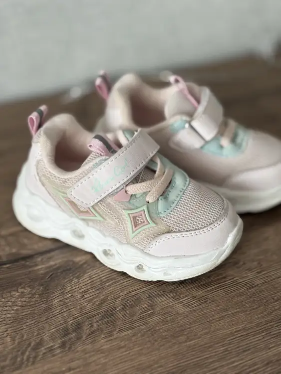 Детские кроссовки 22 размер