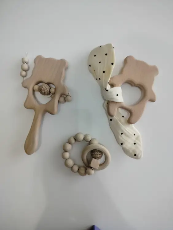 Погремушки и пустышки для младенца