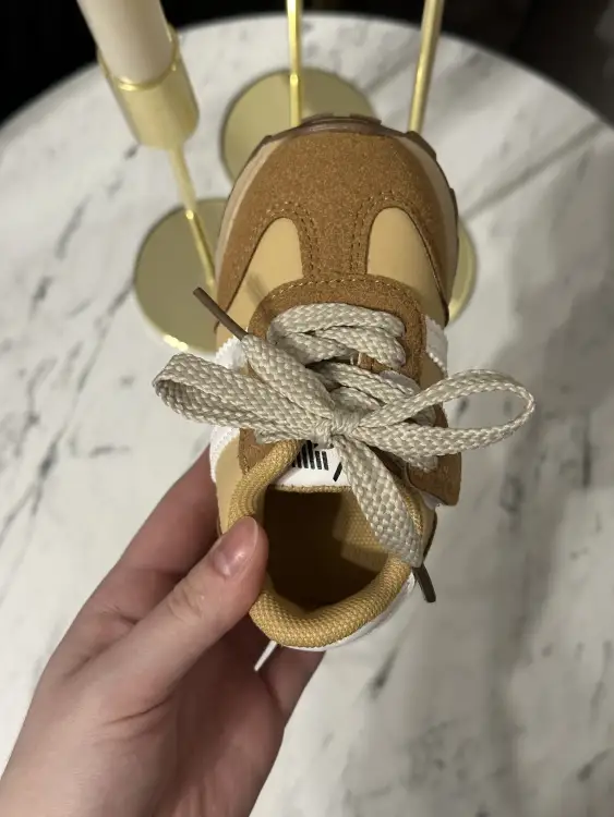 Кроссовки новые