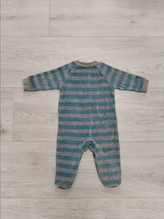 Велюровый комбинезон на кнопках, 68 размер.