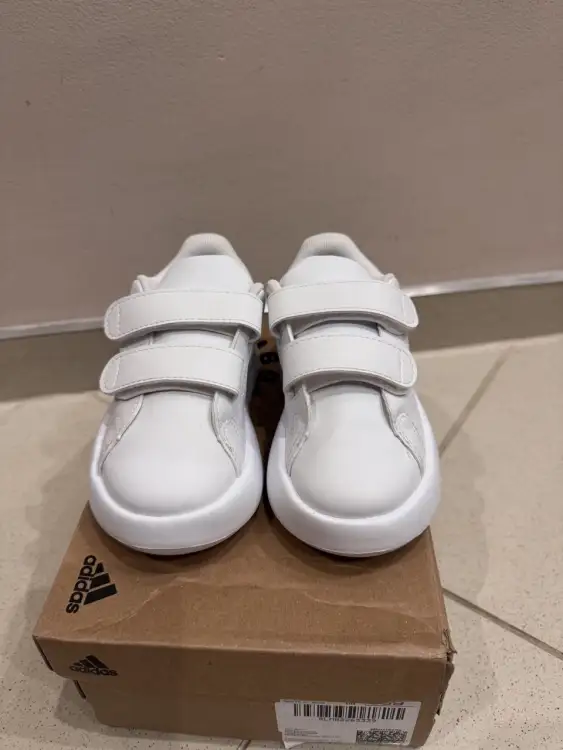 Кроссовки adidas