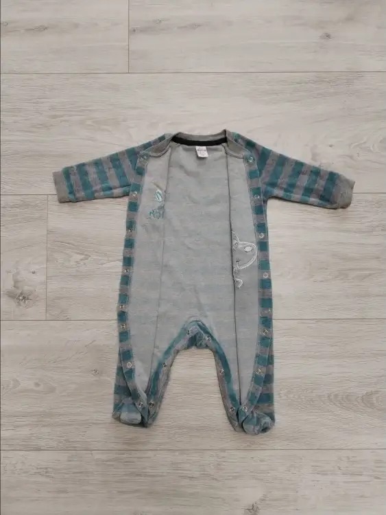 Велюровый комбинезон на кнопках, 68 размер.