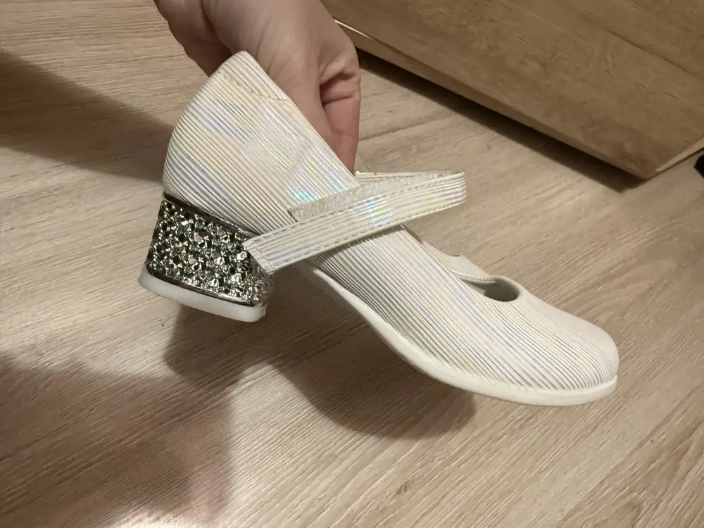 Туфли для девочки праздничные