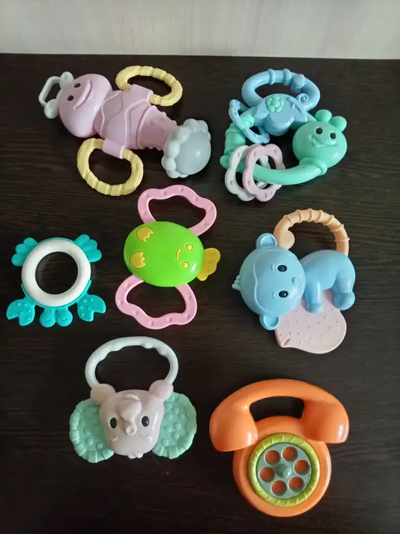 Игрушки для самых маленьких разные