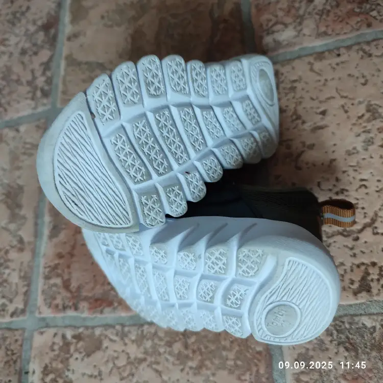 Кроссовки детские