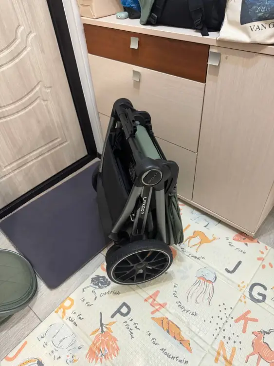 Продам коляску luxmom 811 2в1: прогулочный блок (реверсивный) и люлька в хорошем состоянии