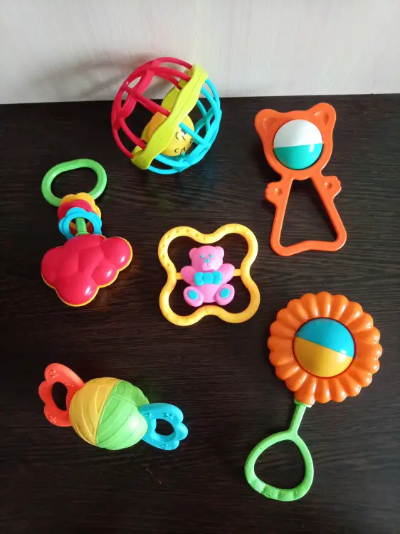 Игрушки для самых маленьких разные