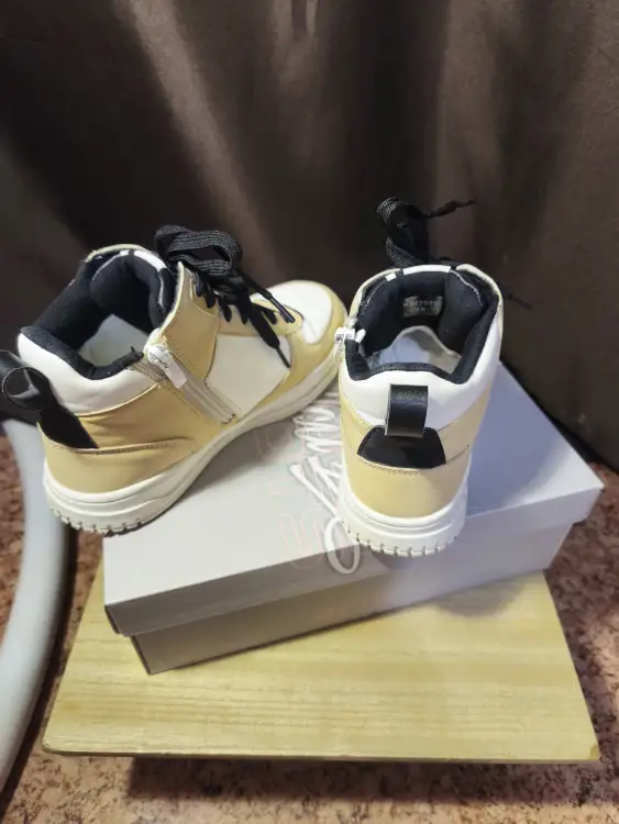 Кроссовки высокие утеплённые