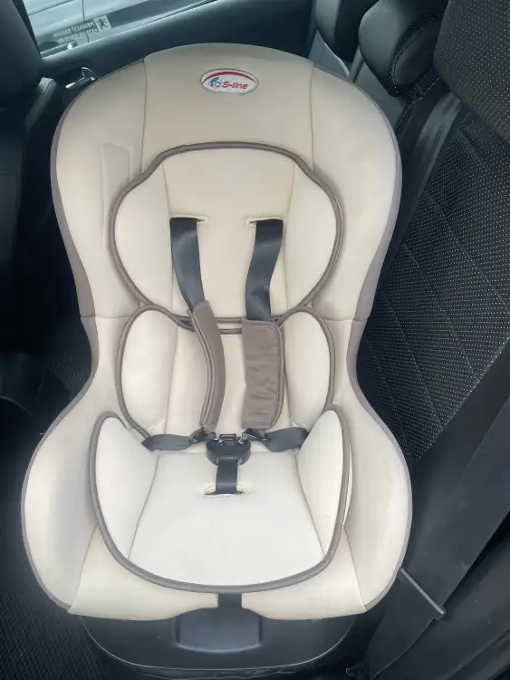 Детское автокресло. Спинка раскладывается в три положения. Состояние идеальное.