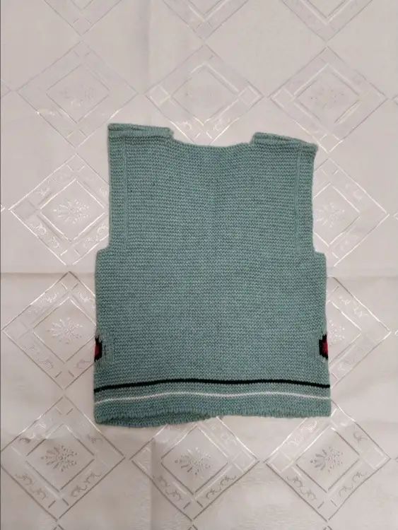 Жилетка новая вязаная для мальчика на 1-2 года