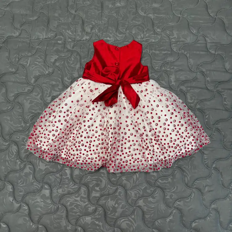 Нарядное платье для девочки 1,5-2 лет с пинетками и бантиками