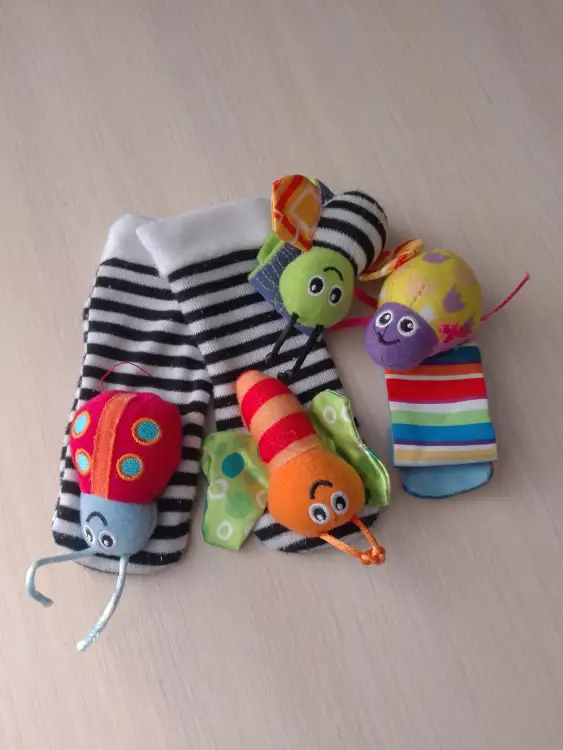 Игрушки погремушки для малышей