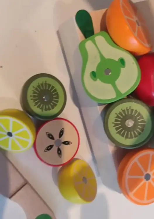 Деревянные фрукты на магнитах