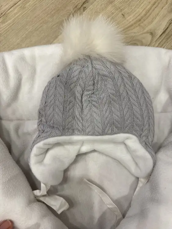 Конверт и шапка